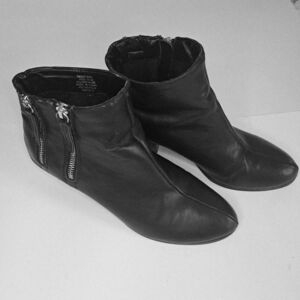 Unlisted Black Ankle Booties with Zipper Detail Size 10 B3
